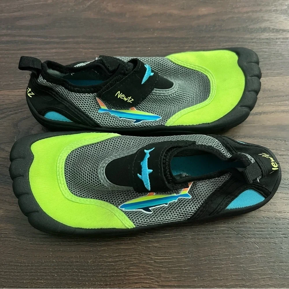 Newtz Kids Boys Girls WATER SHOES Size 2/3Y Green Blue Fish Swimming Lake River